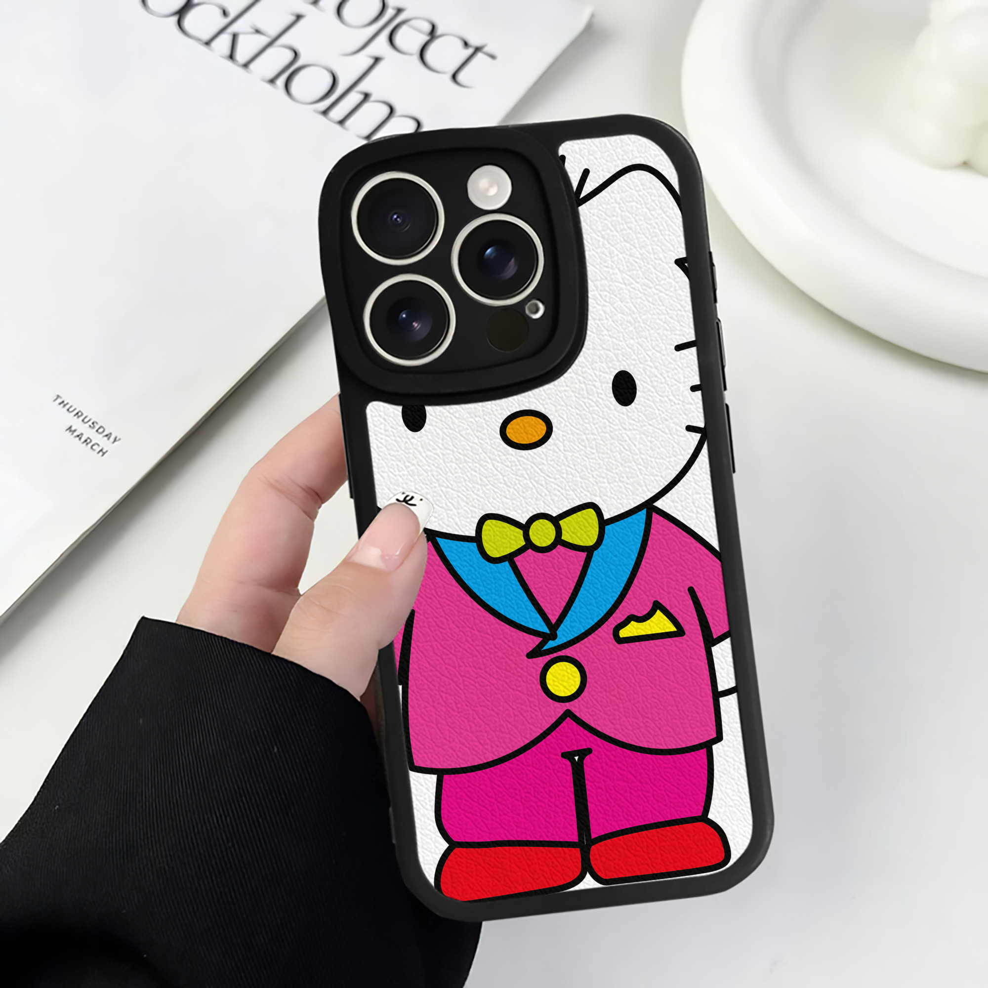 （画像用） Hello Kitty ハローキティ 【iPhone 16シリーズ対応】シリコンスマホケース（レザー調） 材質：シリコン